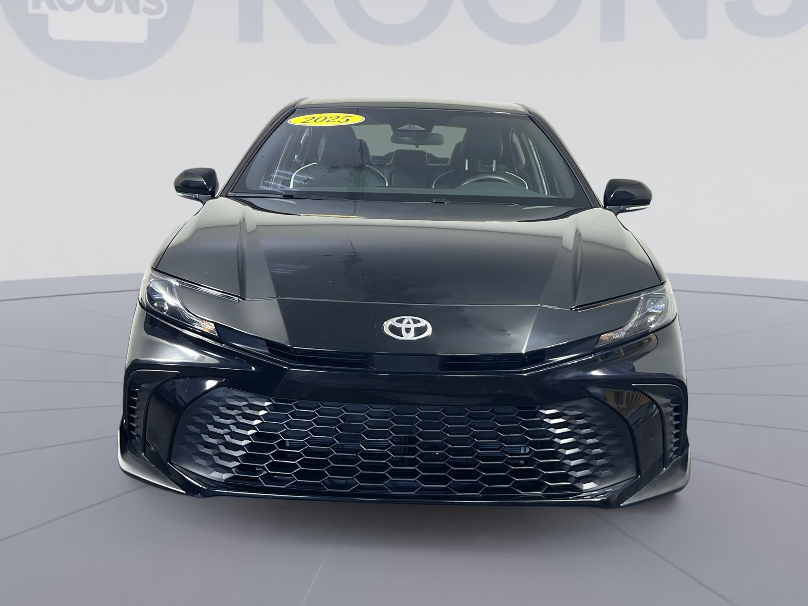 Used 2025 Toyota Camry SE FWD image 4