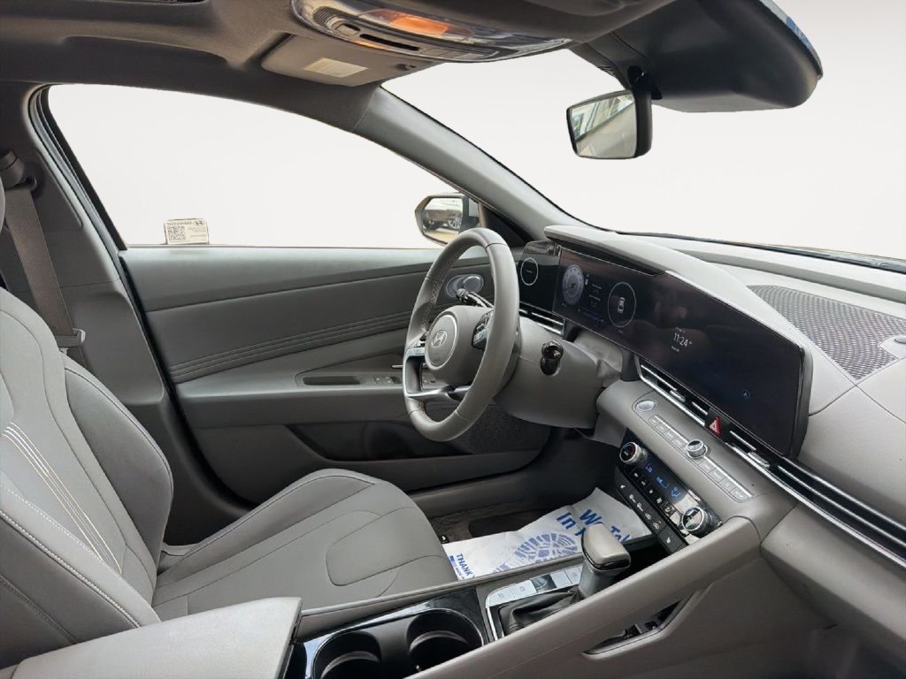 Used 2025 Hyundai Elantra SEL FWD image 14