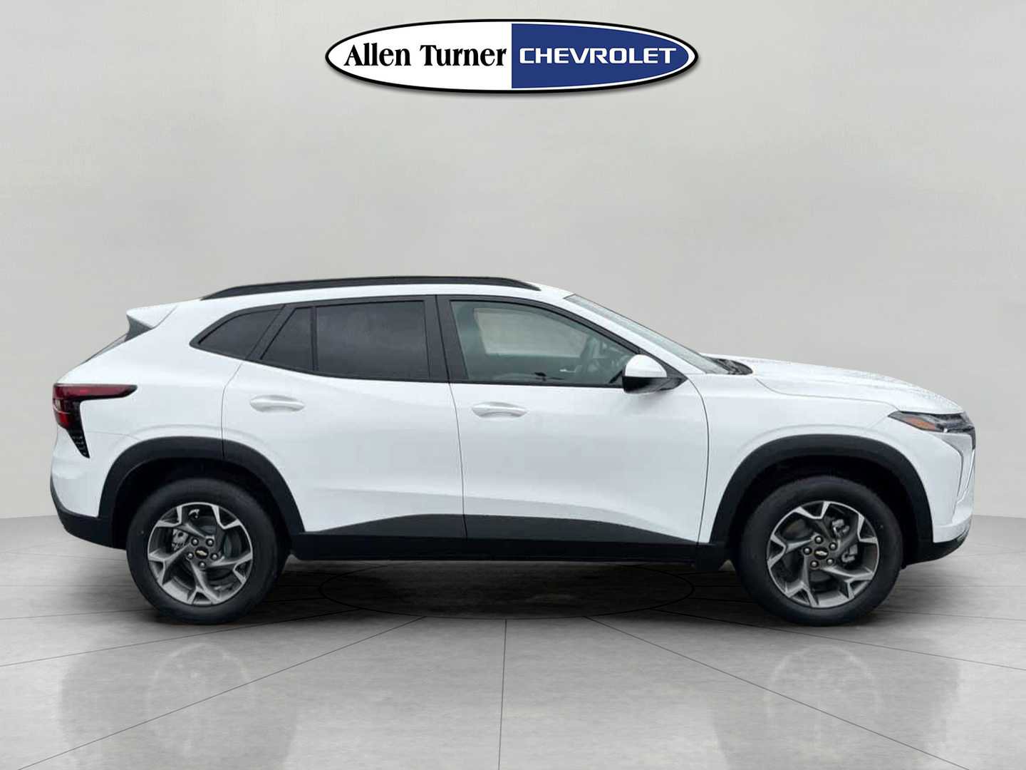 New 2026 Chevrolet Trax LT w/ Driver Confidence Package FWD image 3