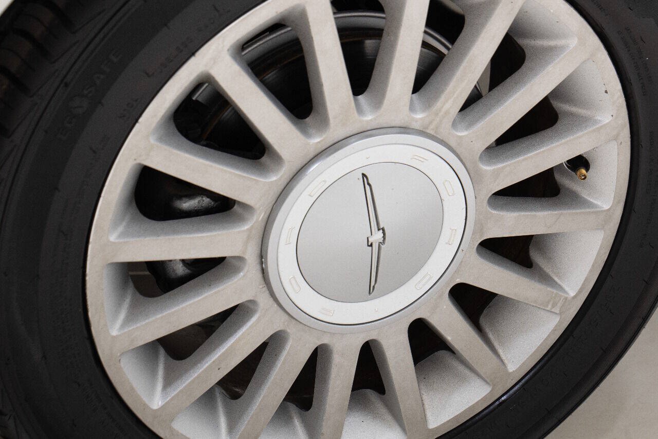 Used 2005 Ford Thunderbird RWD image 45