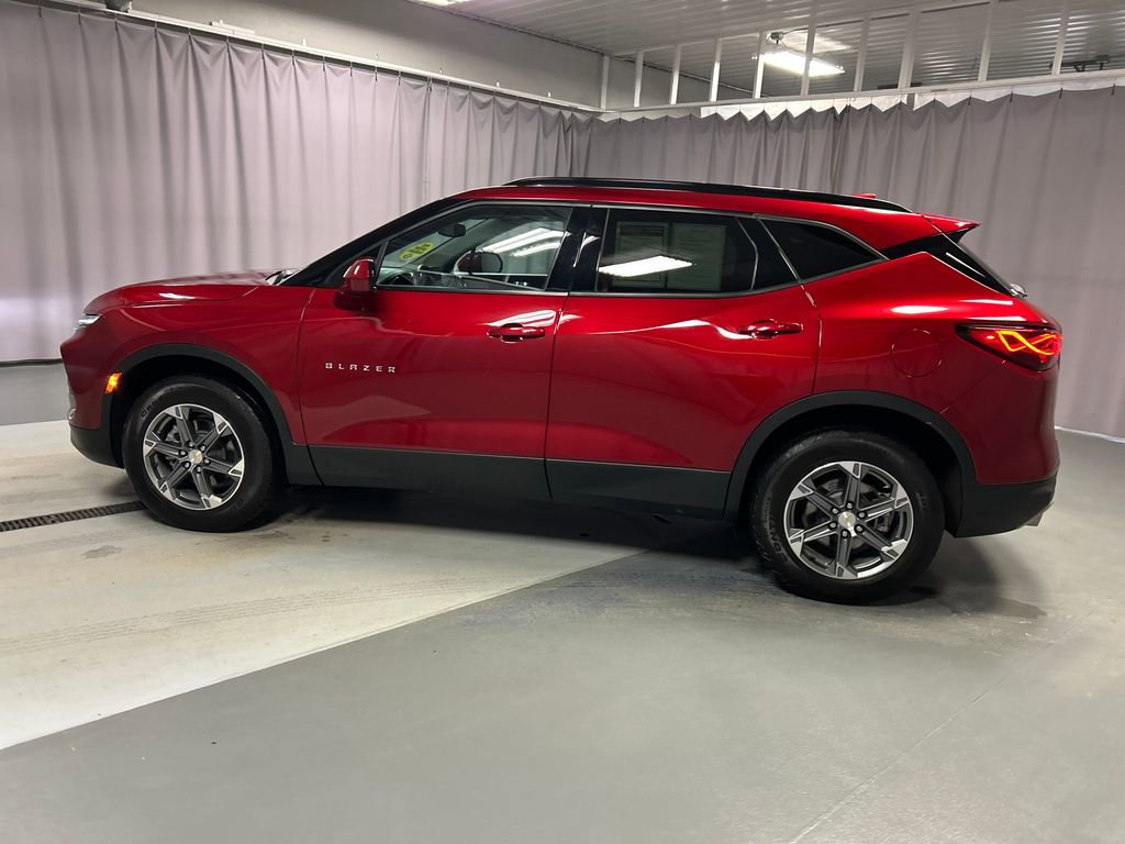 Used 2023 Chevrolet Blazer LT w/ Convenience Package FWD image 4