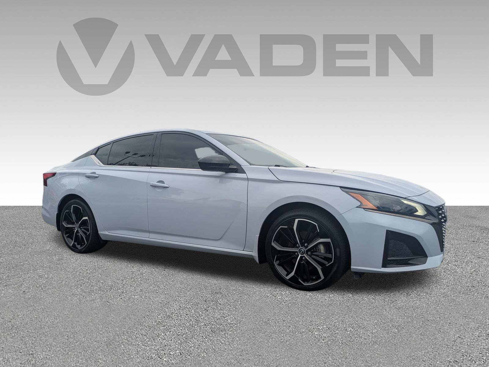Used 2023 Nissan Altima 2.5 SR FWD image 3