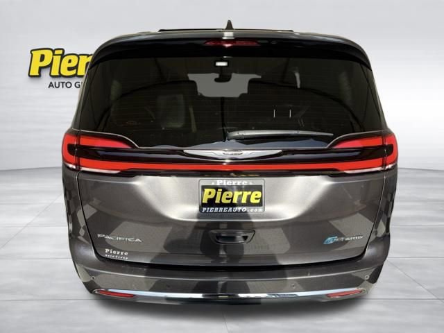 Used 2022 Chrysler Pacifica Touring-L image 2