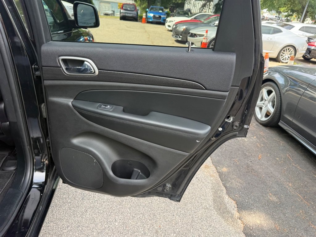 Used 2018 Jeep Grand Cherokee Altitude RWD image 21