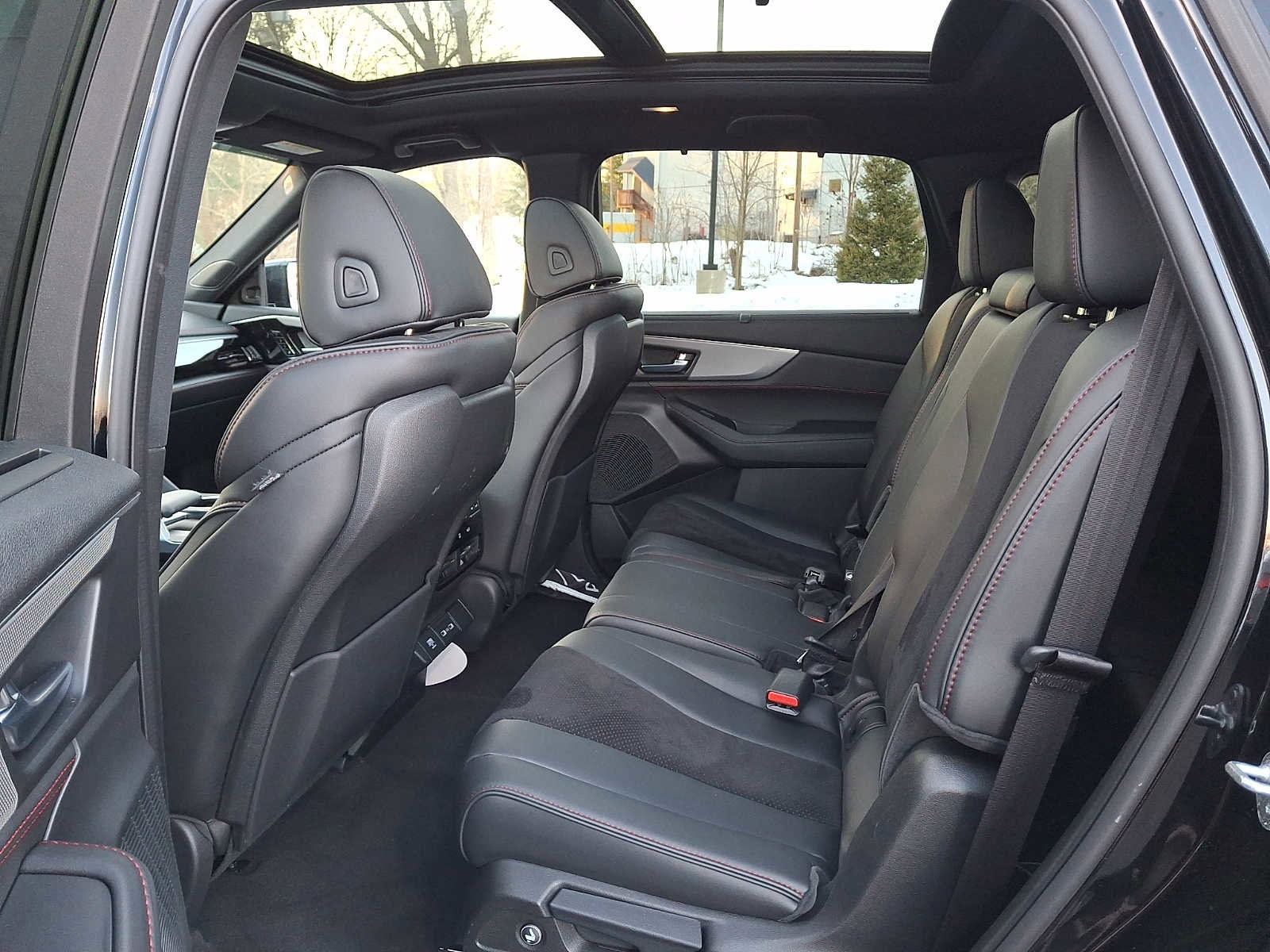 Used 2023 Acura MDX A-Spec image 10