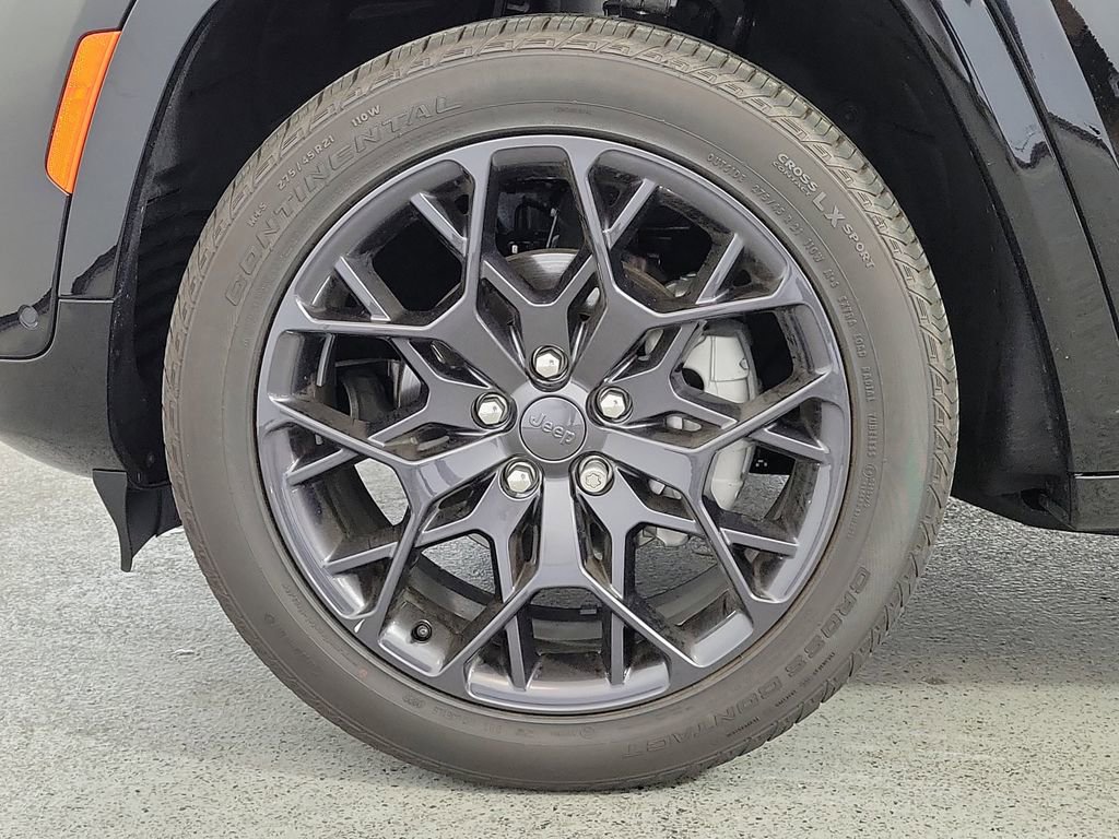 Used 2025 Jeep Grand Cherokee Summit w/ Obsidian Package image 8