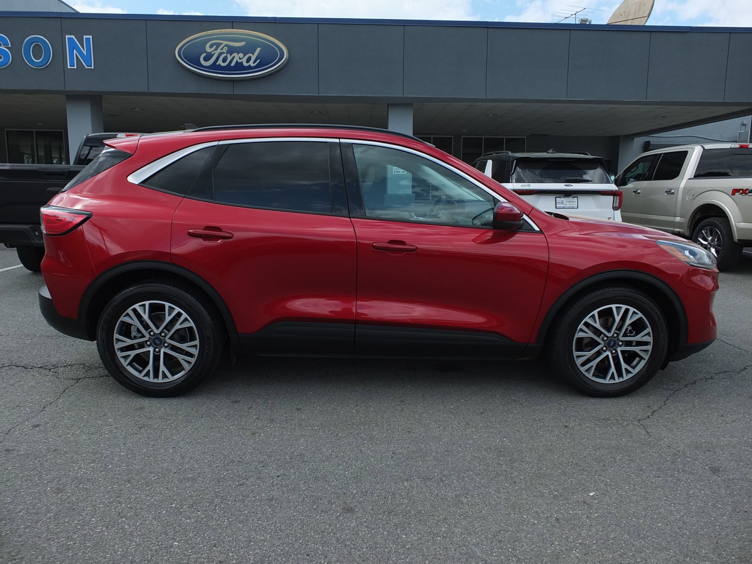 Used 2021 Ford Escape SEL w/ Technology Package image 2
