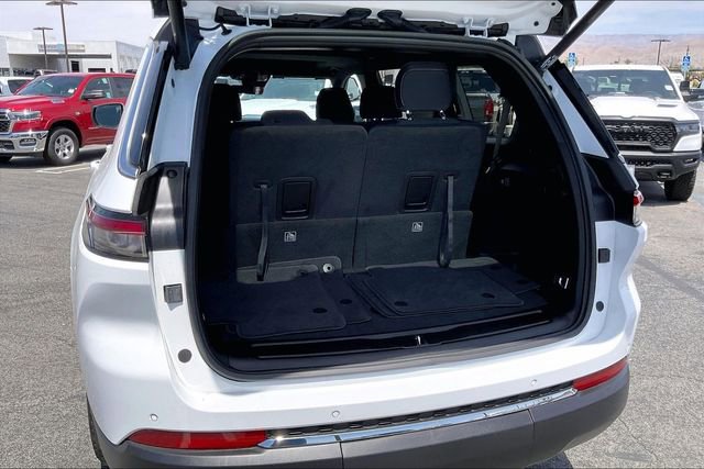 Used 2025 Jeep Grand Cherokee L Laredo w/ Luxury Tech Group I image 33