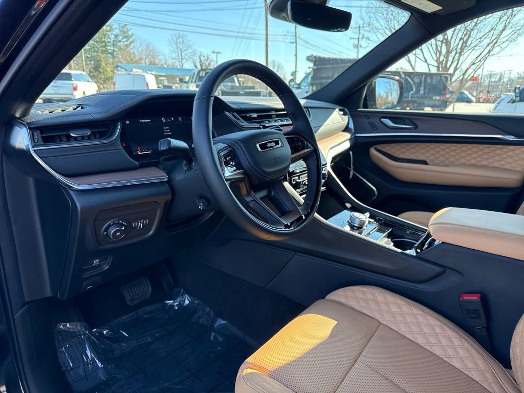 New 2025 Jeep Grand Cherokee L Summit w/ Obsidian Package image 9