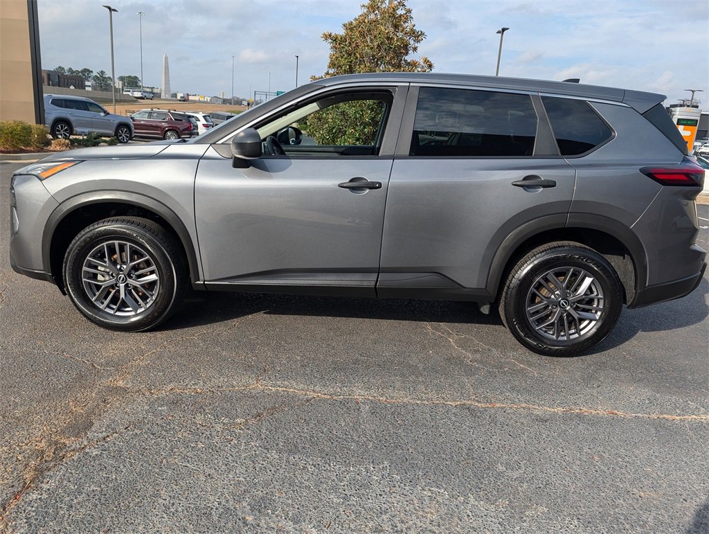 Used 2024 Nissan Rogue S image 7
