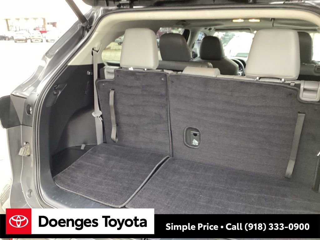 Used 2022 Toyota Highlander XLE image 19