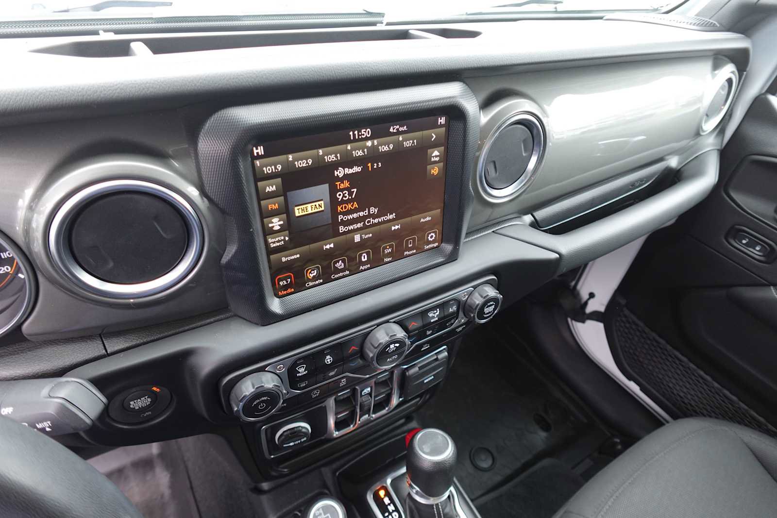 Used 2023 Jeep Wrangler Sahara w/ LED Lighting Group AWD/4WD image 19