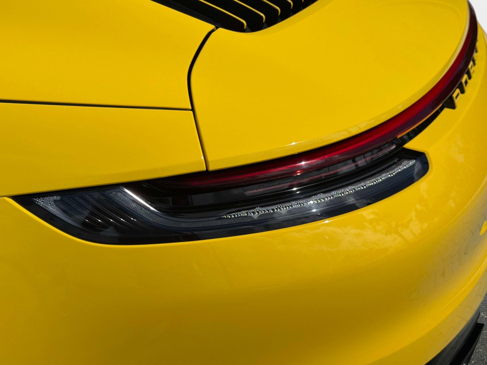 Used 2022 Porsche 911 Carrera RWD image 15