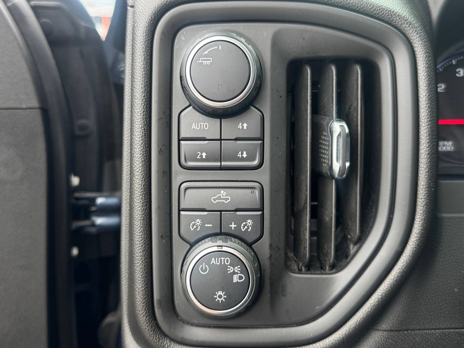 Used 2021 Chevrolet Silverado 1500 Custom Trail Boss AWD/4WD image 17