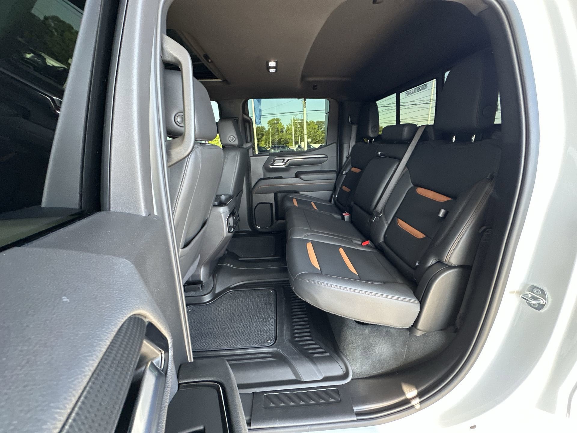 Used 2024 GMC Sierra 1500 AT4 w/ Technology Package AWD/4WD image 26