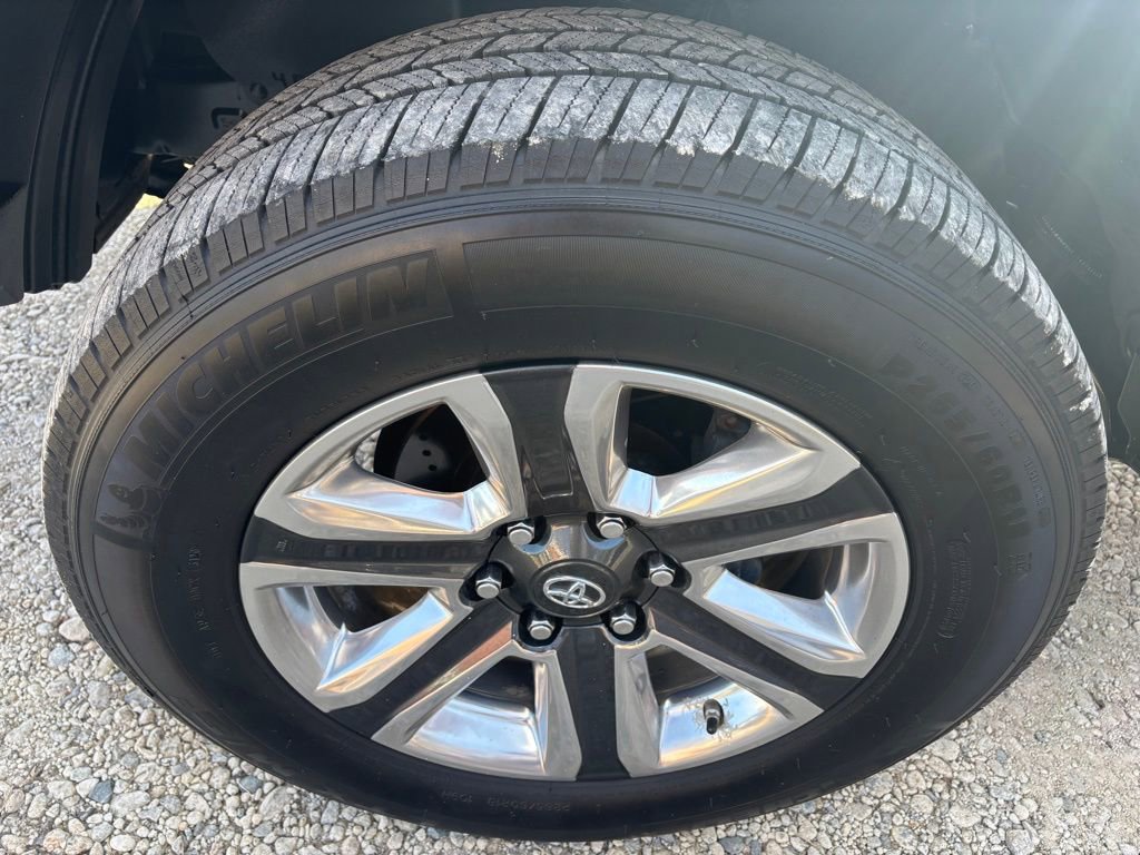 Used 2016 Toyota Tacoma Limited w/ Exterior Package image 22