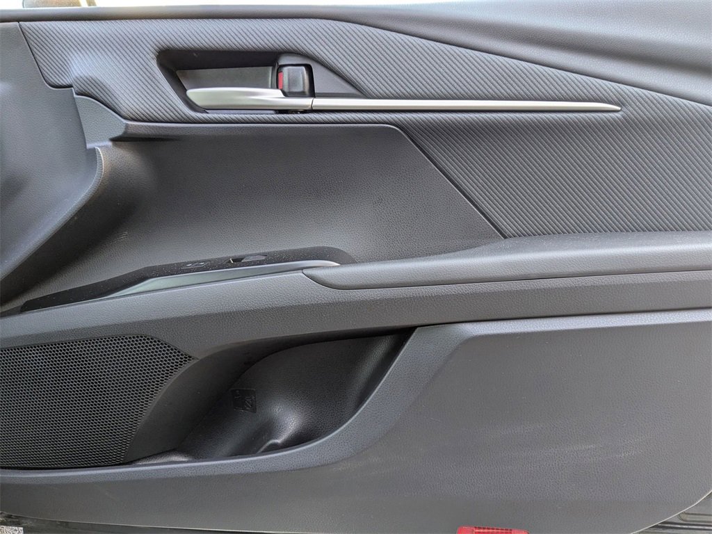 Used 2025 Toyota Camry SE image 35