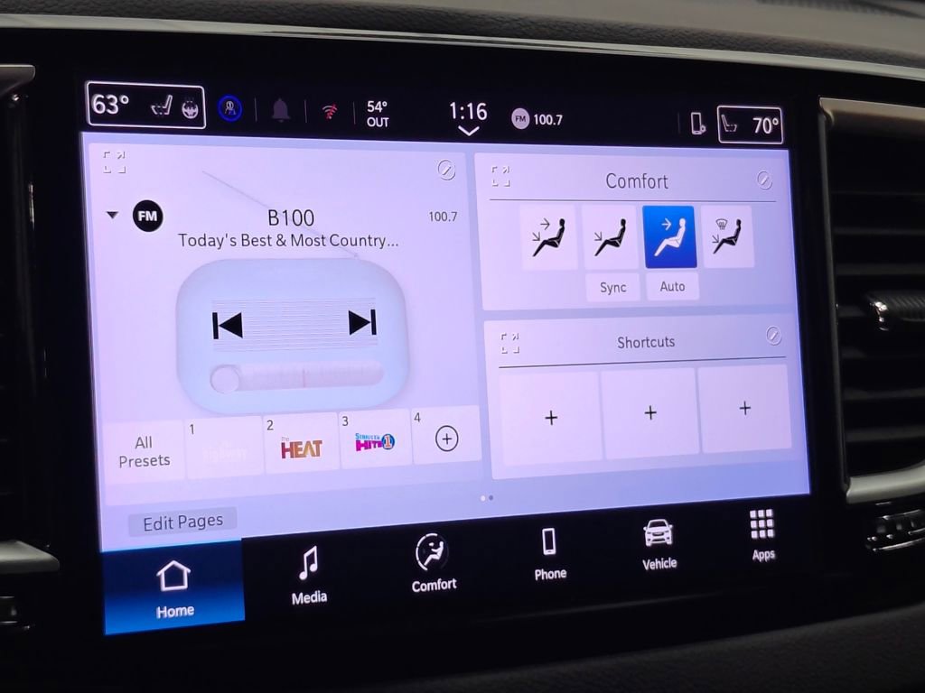 Used 2025 Chrysler Pacifica Select image 6