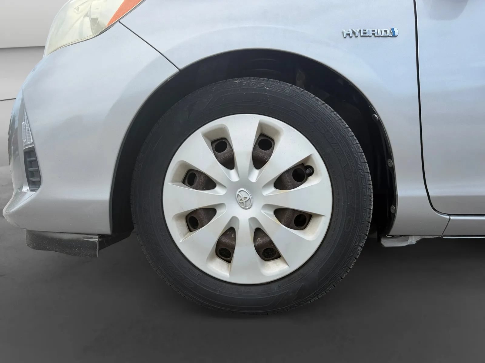 Used 2013 Toyota Prius C FWD image 9