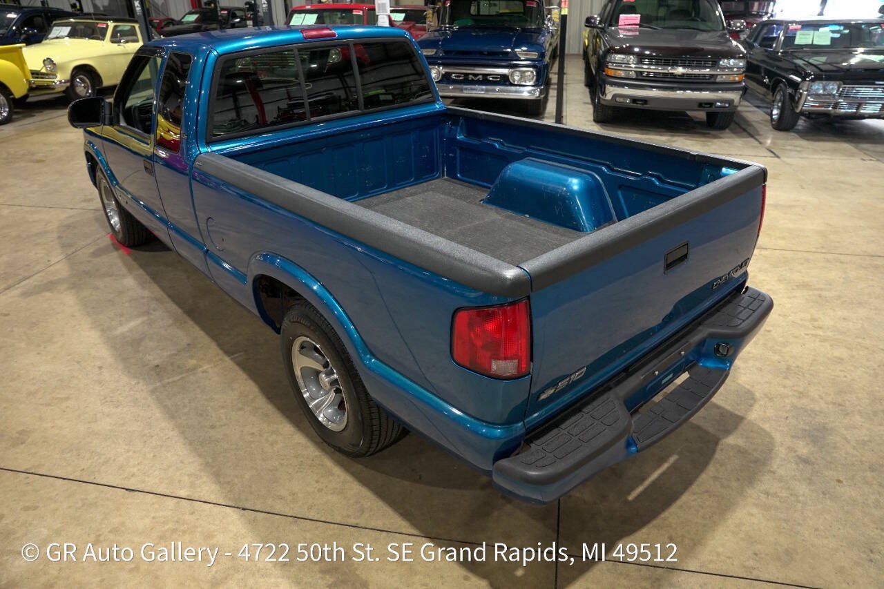 Used 2001 Chevrolet S10 Pickup LS w/ Preferred Equipment Group RWD image 16