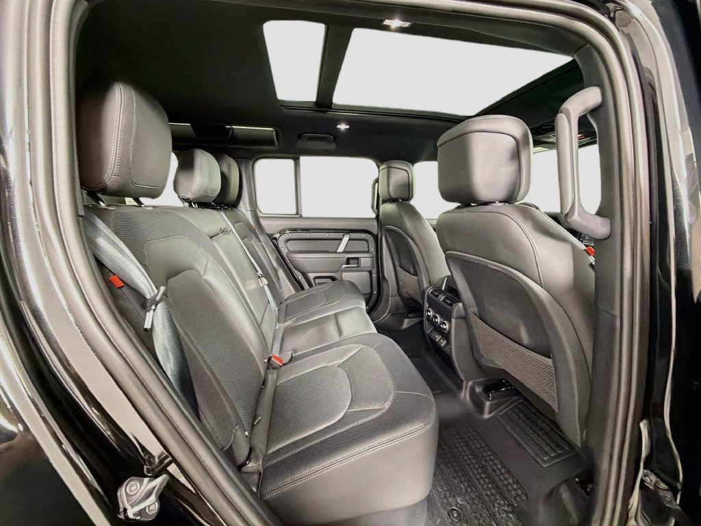 Certified 2023 Land Rover Defender 110 X-Dynamic SE AWD/4WD image 30