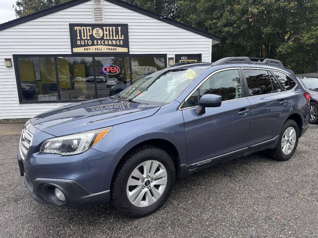 Used 2017 Subaru Outback 2.5i Premium AWD/4WD image 1