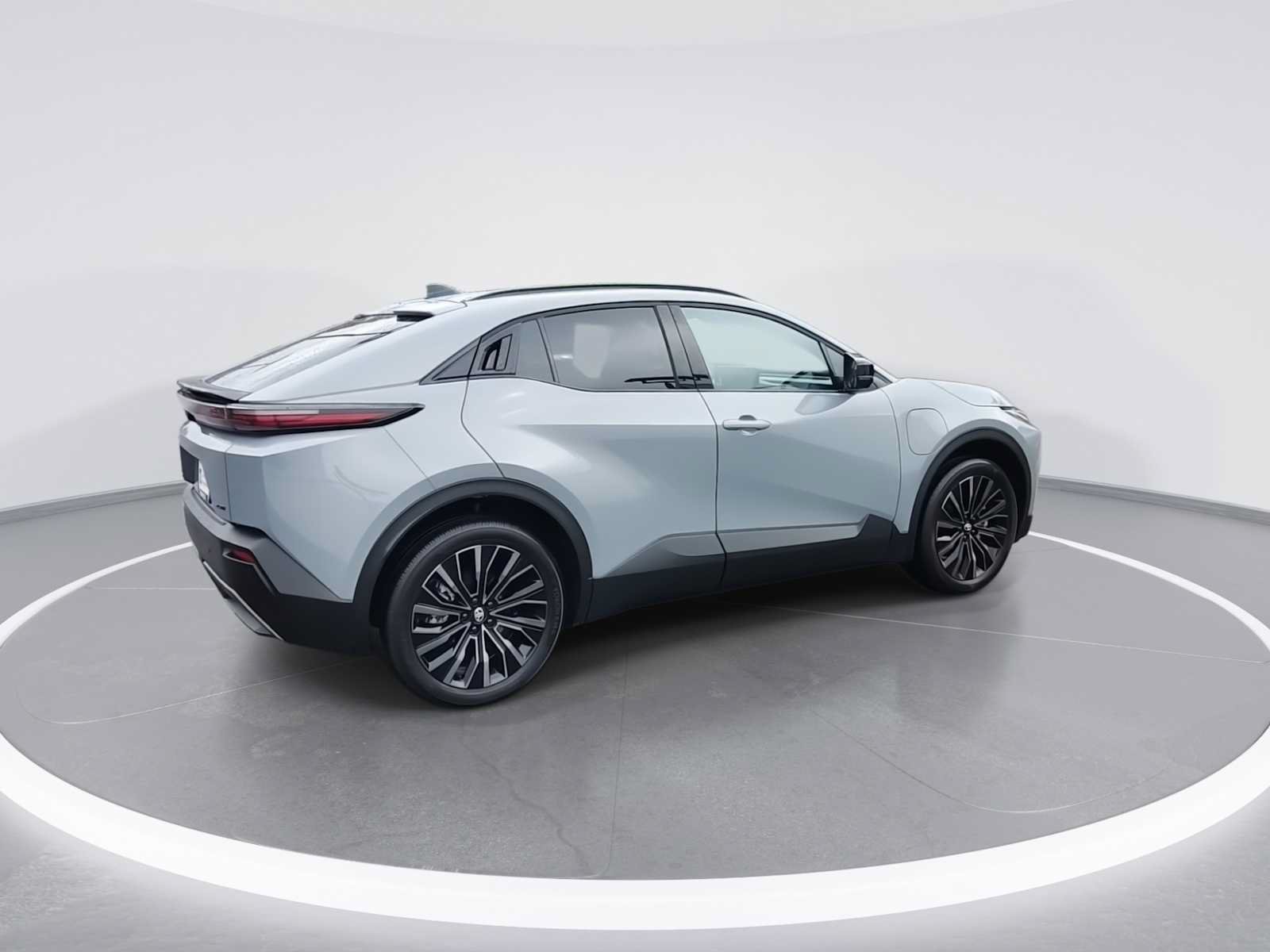 Used 2026 Toyota C-HR AWD/4WD image 8