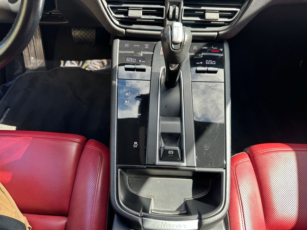 Used 2023 Porsche Macan image 22