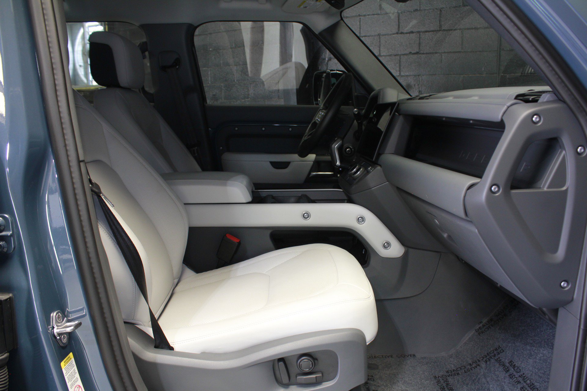 Used 2026 Land Rover Defender 110 X-Dynamic SE AWD/4WD image 59