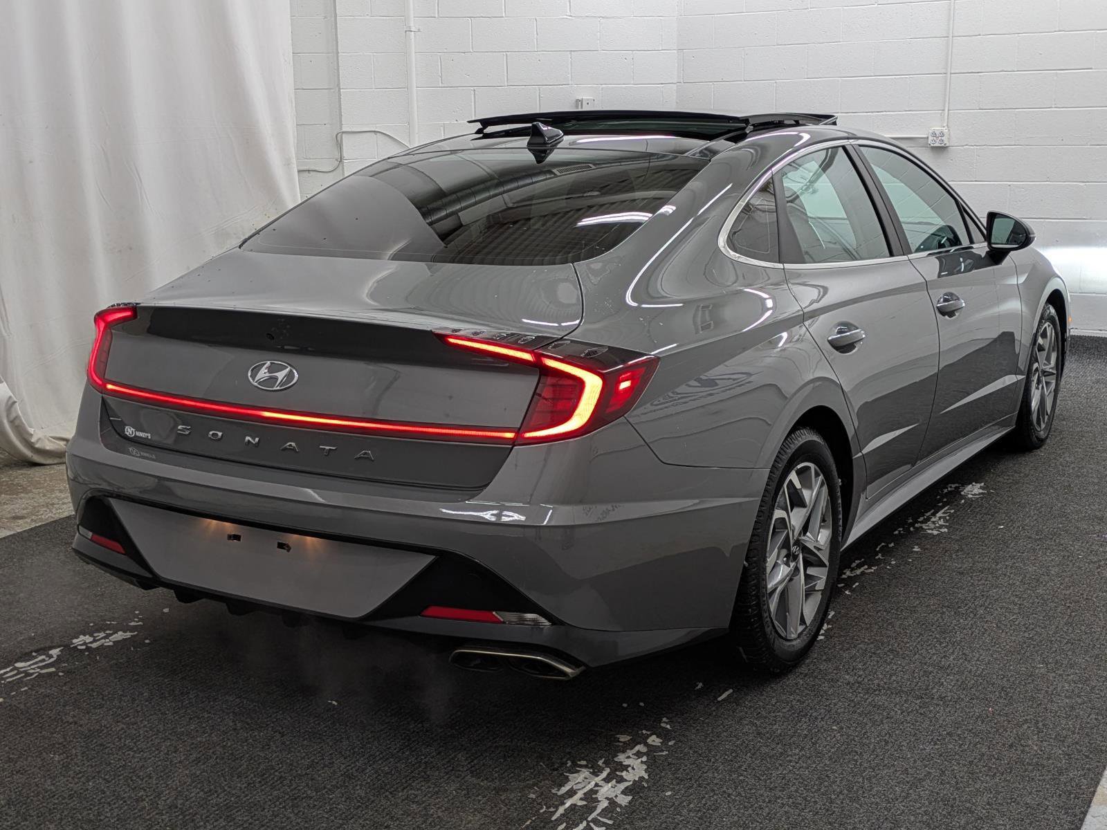 Used 2022 Hyundai Sonata SEL w/ Convenience Package image 2