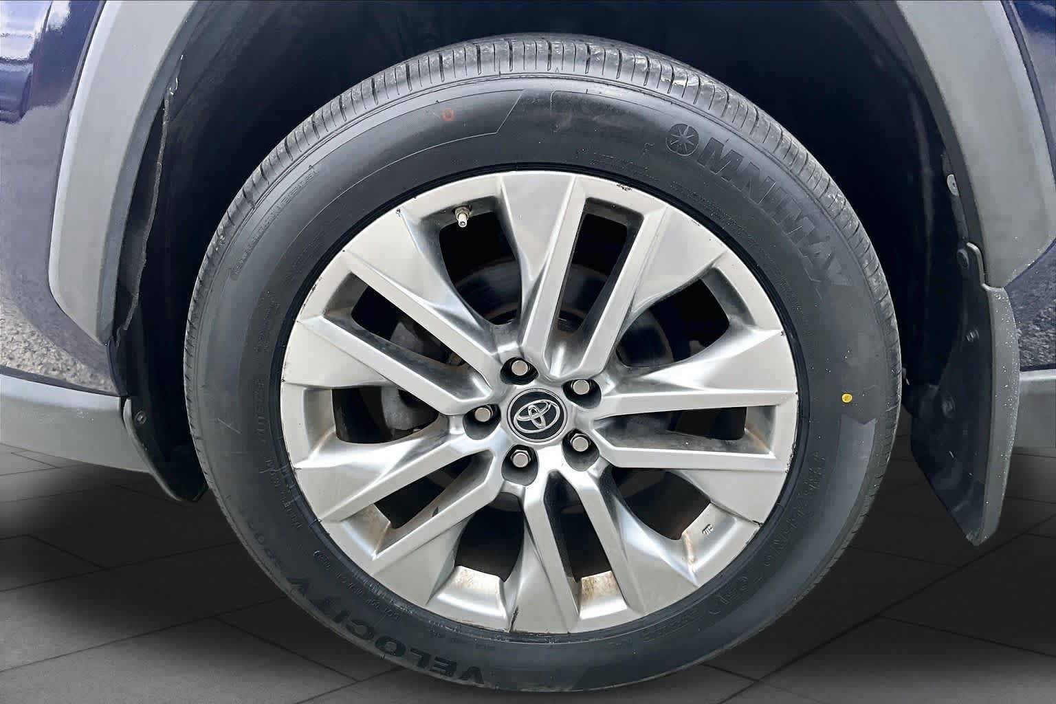 Used 2019 Toyota RAV4 Limited w/ Advanced Technology Package AWD/4WD image 11