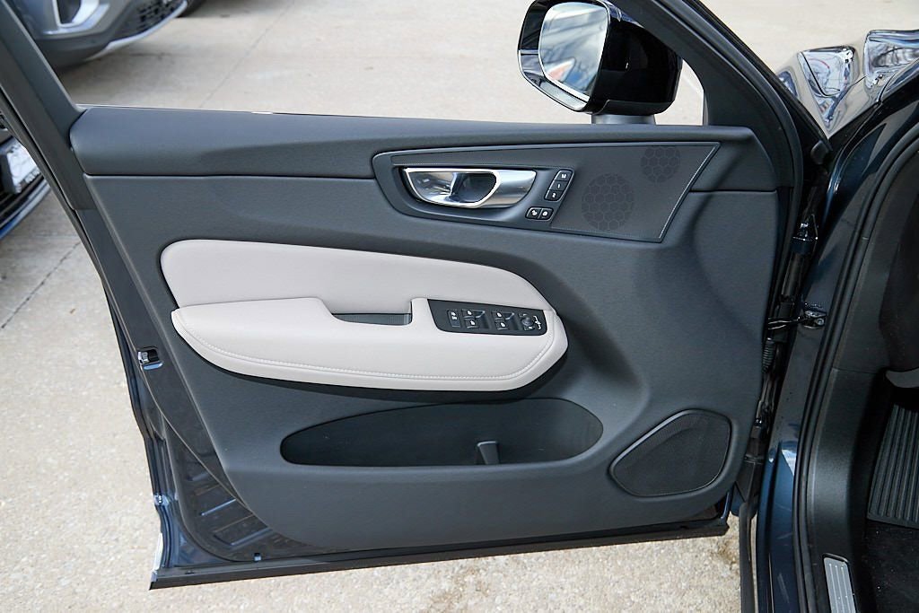 New 2026 Volvo XC60 B5 Plus w/ Protection Package Premier image 10