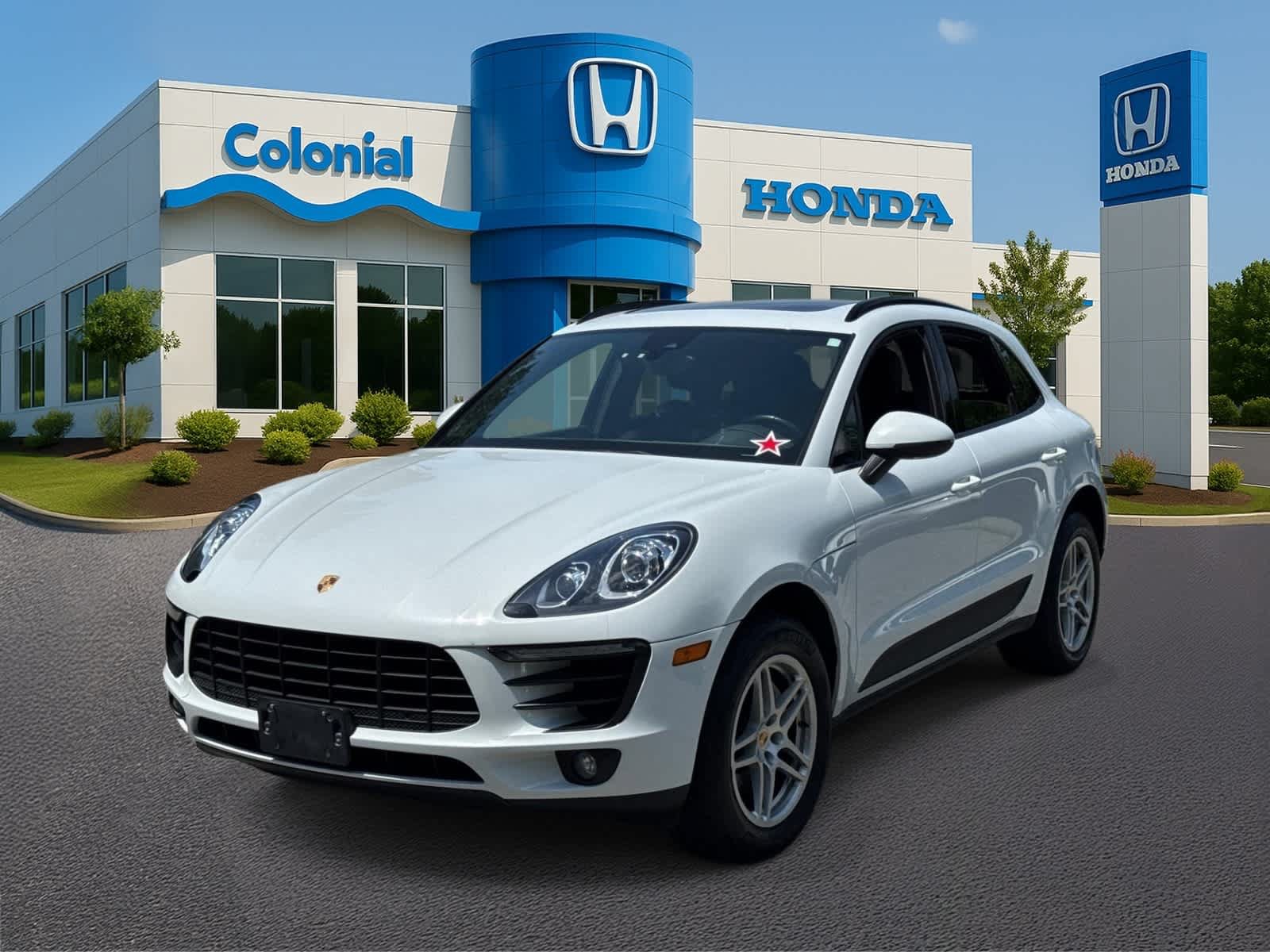 Used 2017 Porsche Macan AWD/4WD image 1