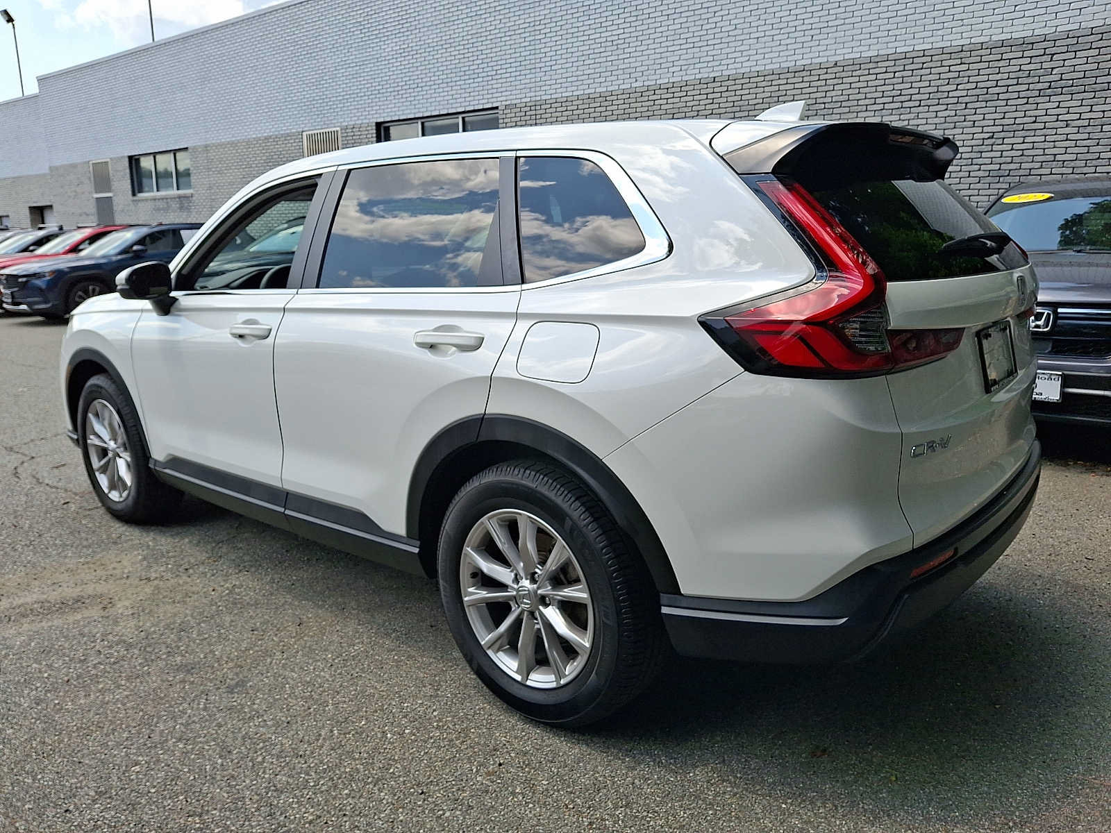 Used 2023 Honda CR-V EX image 5