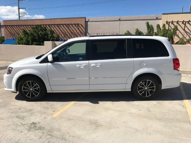 Used 2016 Dodge Grand Caravan R/T image 2