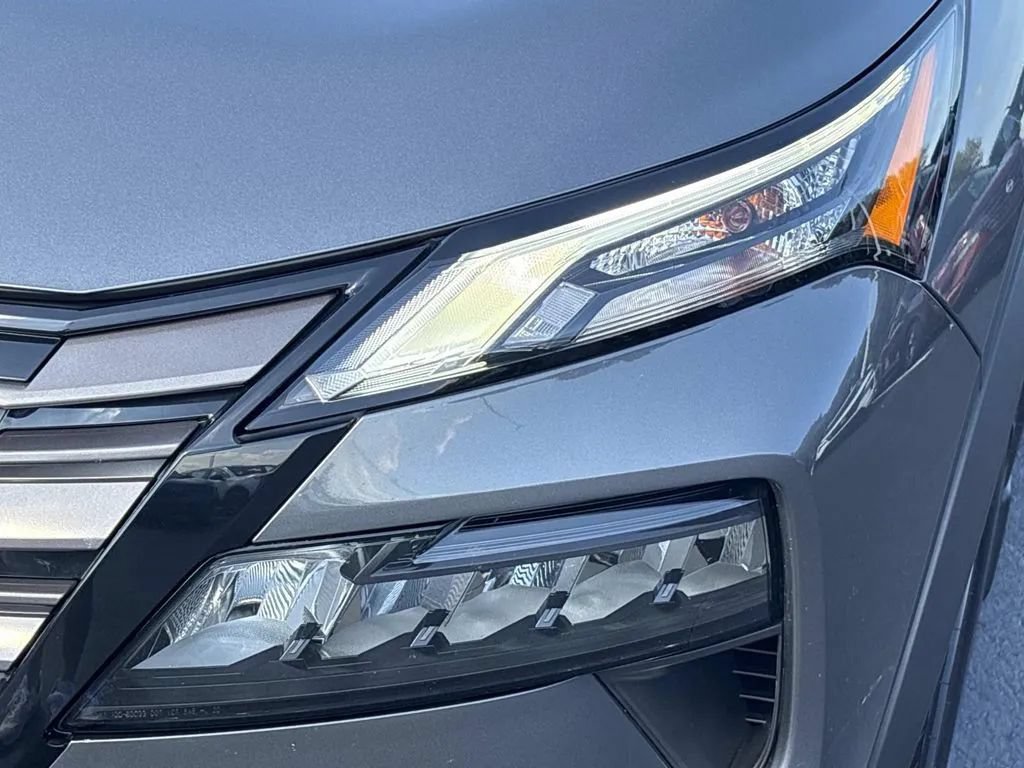 Used 2026 Nissan Rogue SV AWD/4WD image 9