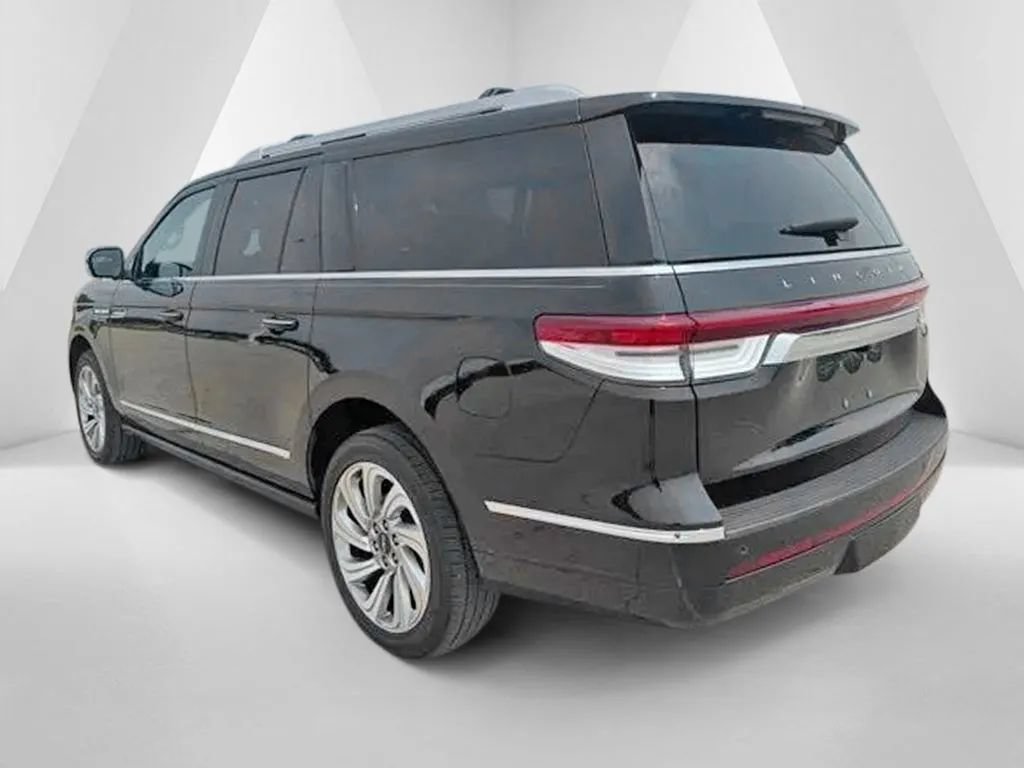 Used 2023 Lincoln Navigator L Reserve AWD/4WD image 5