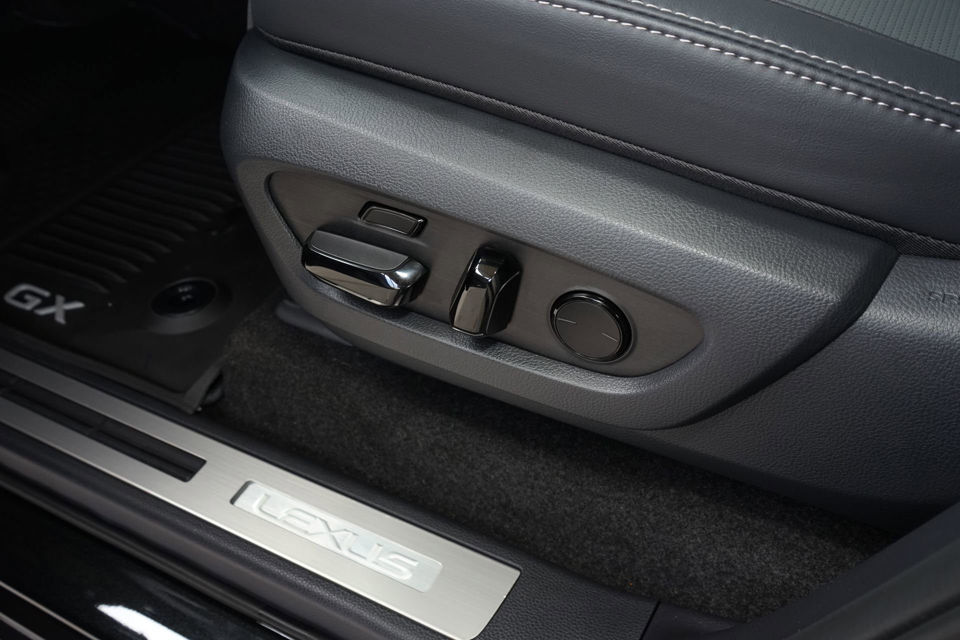 Used 2025 Lexus GX 550 Luxury+ w/ Accessory Package (2T) image 30