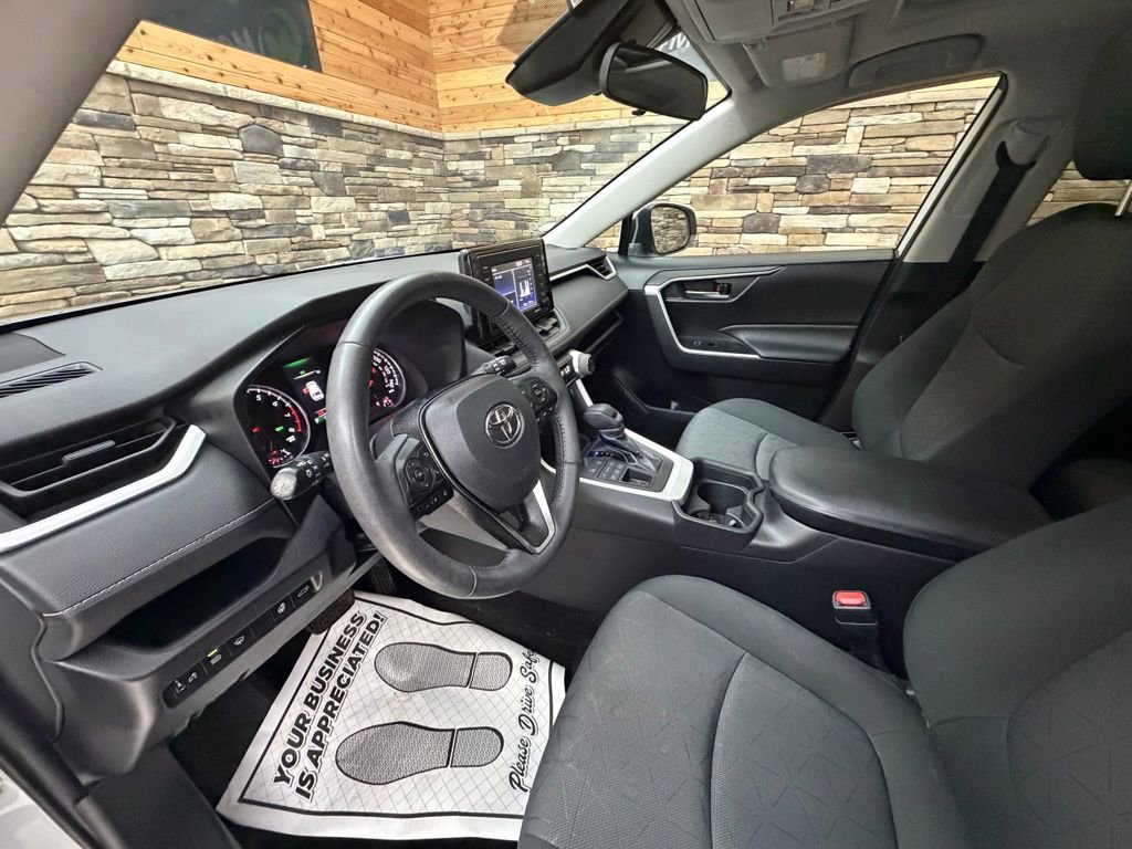 Used 2020 Toyota RAV4 XLE w/ Convenience Package image 10