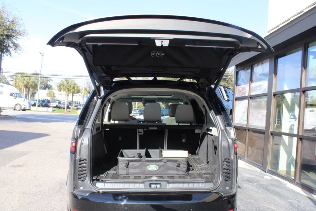 Certified 2025 Land Rover Discovery Dynamic SE AWD/4WD image 41