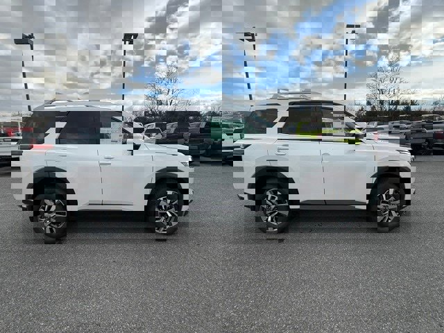 New 2025 Nissan Pathfinder SL image 4