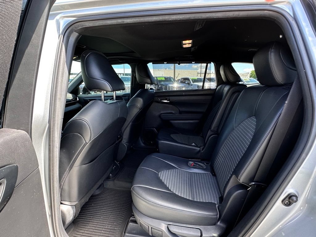 Used 2021 Toyota Highlander XSE AWD/4WD image 23
