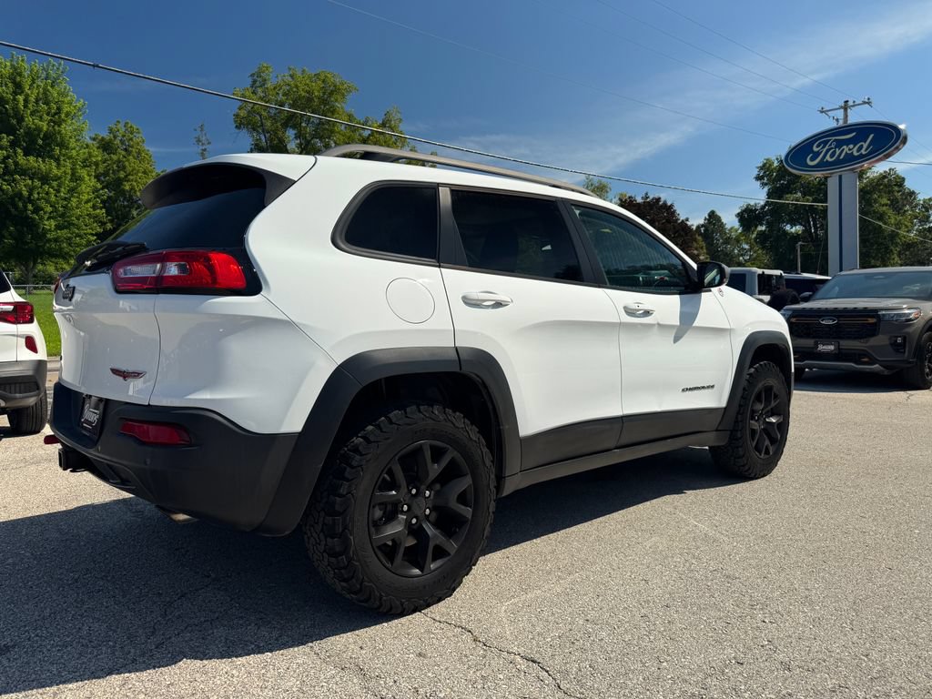Used 2017 Jeep Cherokee Trailhawk AWD/4WD image 5