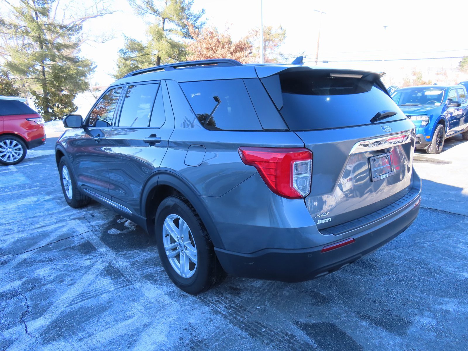 Used 2024 Ford Explorer XLT image 6