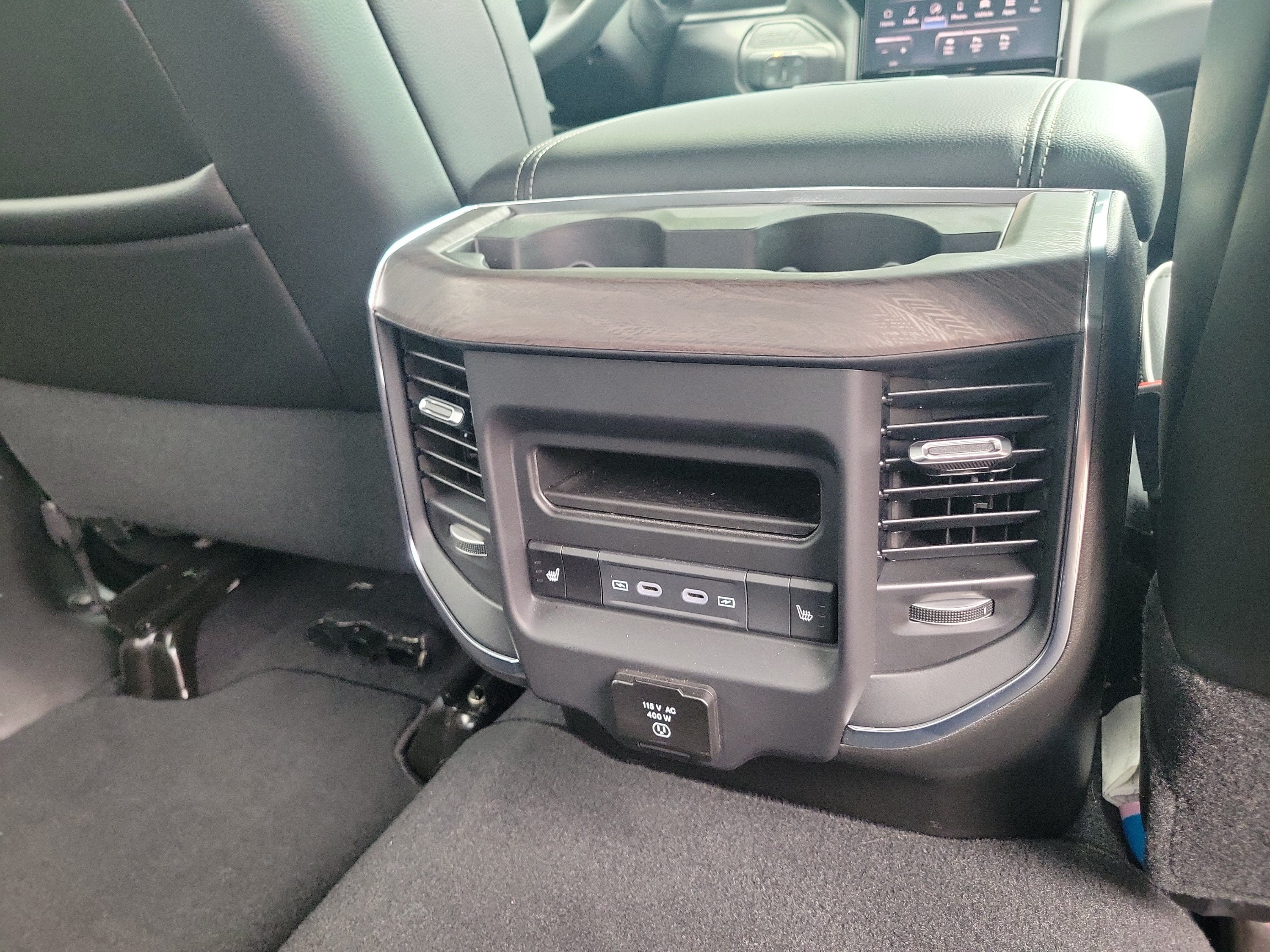 New 2026 RAM 2500 Laramie AWD/4WD image 17