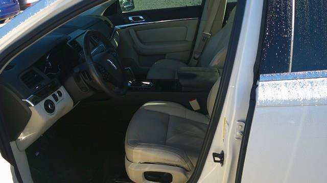 Used 2013 Lincoln MKS FWD image 5