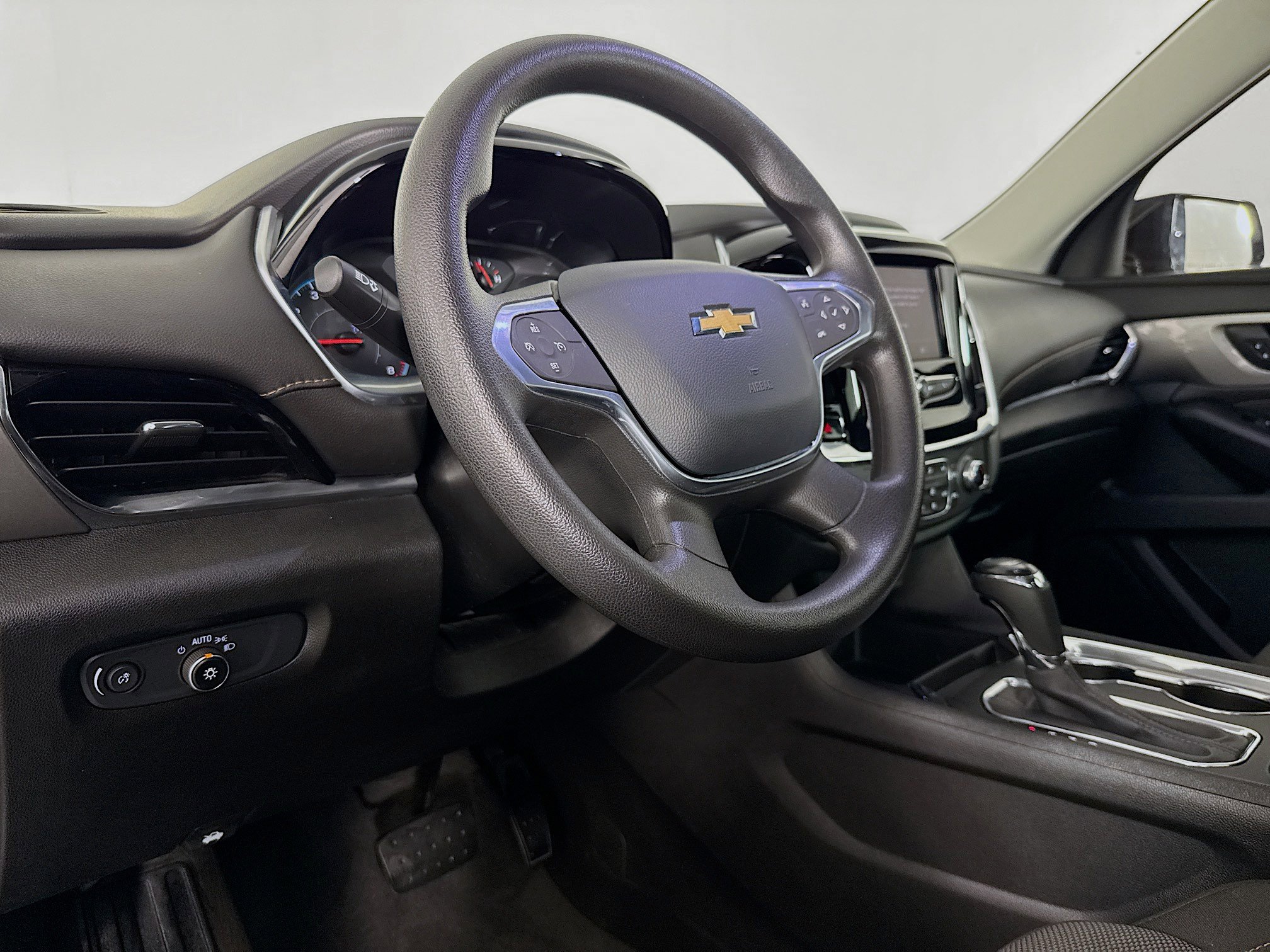 Used 2020 Chevrolet Traverse LS image 22