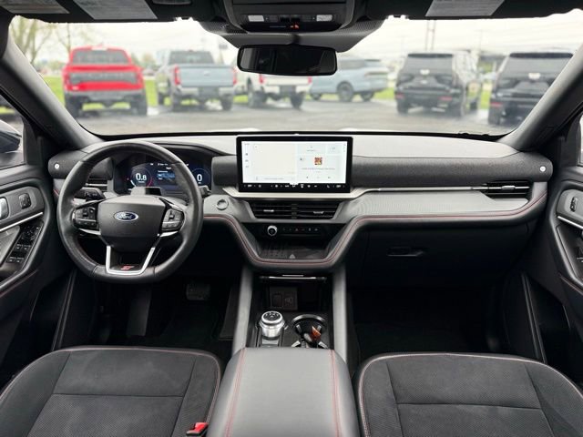 Used 2025 Ford Explorer ST AWD/4WD image 2