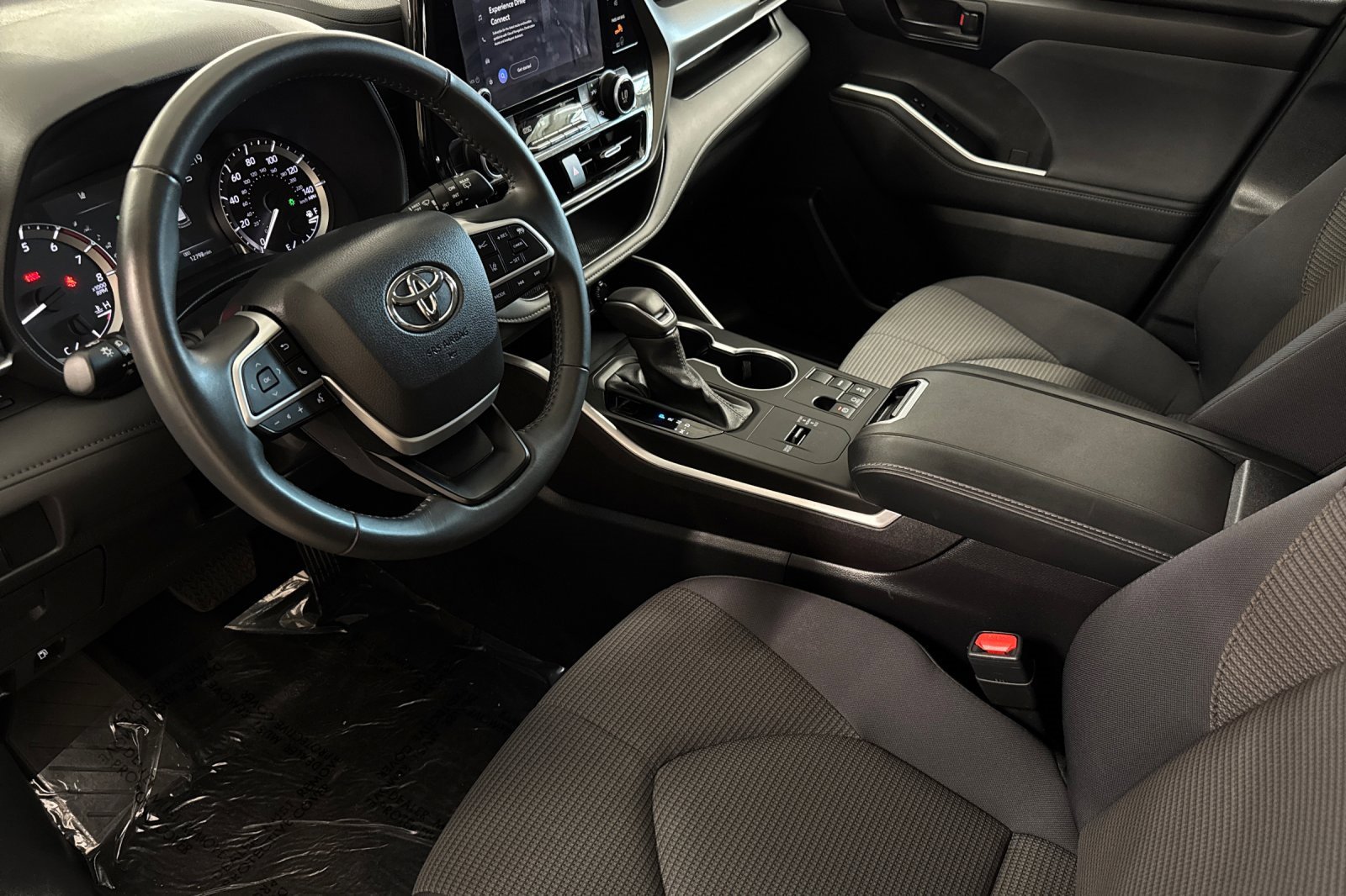 Used 2024 Toyota Highlander LE image 10