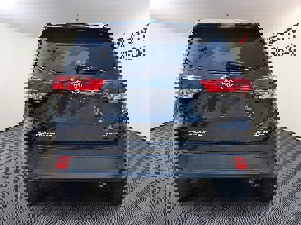 Used 2019 Toyota Highlander XLE image 5
